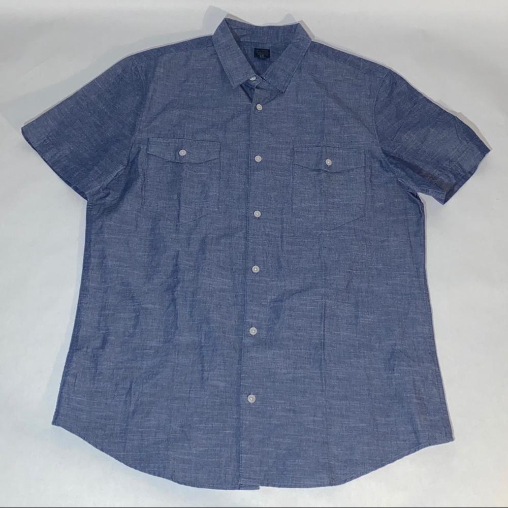Short sleeve double pocket button down shirt